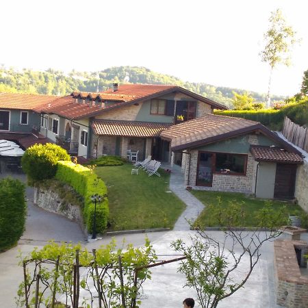 בית הארחה Cerretto Langhe 	Trattoria Del Bivio מראה חיצוני תמונה