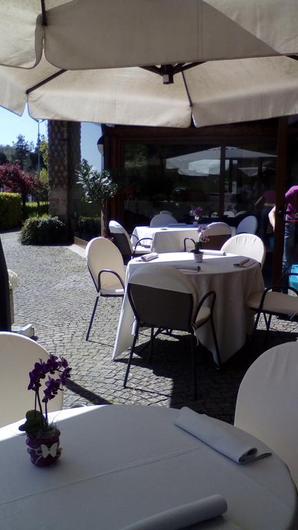 בית הארחה Cerretto Langhe 	Trattoria Del Bivio מראה חיצוני תמונה