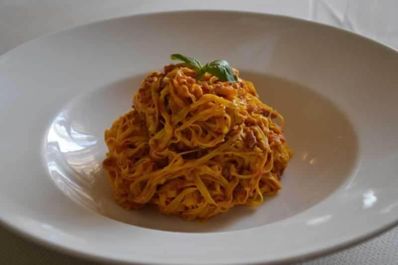 בית הארחה Cerretto Langhe 	Trattoria Del Bivio מראה חיצוני תמונה