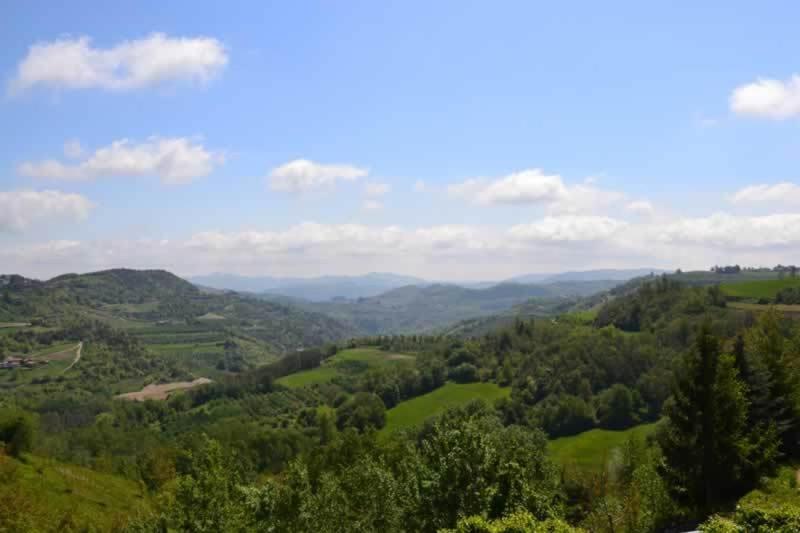 בית הארחה Cerretto Langhe 	Trattoria Del Bivio מראה חיצוני תמונה