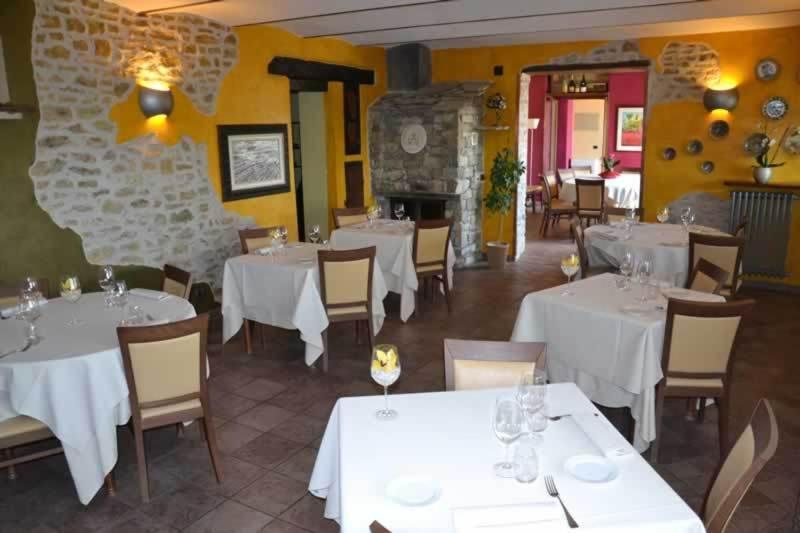 בית הארחה Cerretto Langhe 	Trattoria Del Bivio מראה חיצוני תמונה