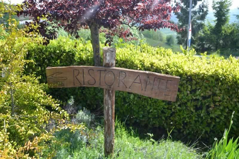 בית הארחה Cerretto Langhe 	Trattoria Del Bivio מראה חיצוני תמונה