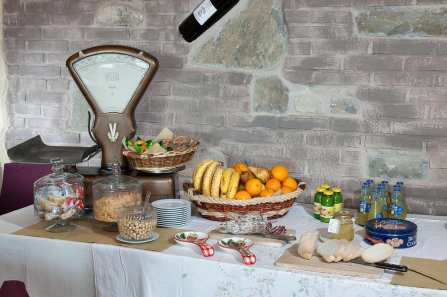 בית הארחה Cerretto Langhe 	Trattoria Del Bivio מראה חיצוני תמונה